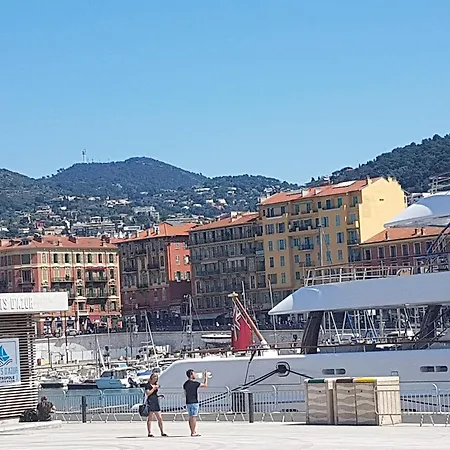 Confortable à Nice, 25 M² Avec Piscine Partagée *